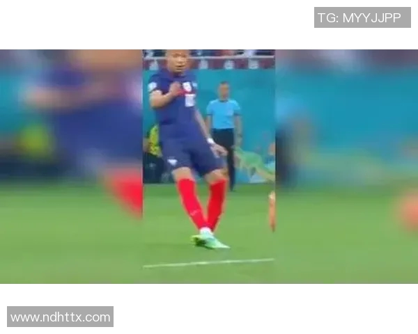 魅力四射的足球明星展现高级帅气风范与运动魅力